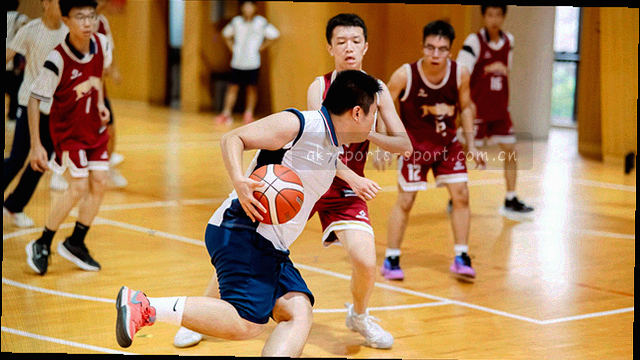 中超本土球员远射破门瞬间静态画面
